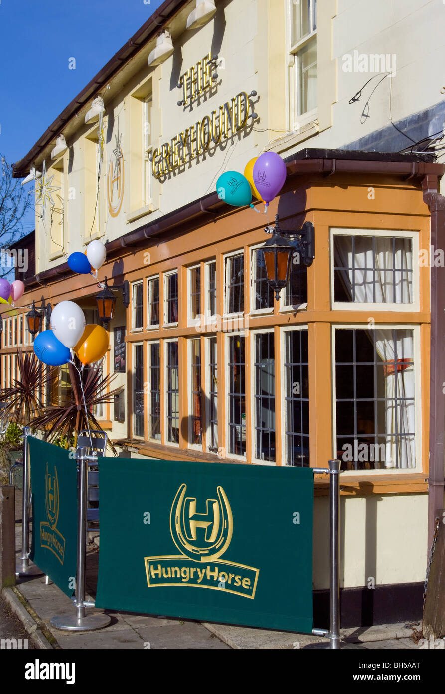 Le Greyhound Pub Charlwood Surrey Partie de la chaîne Hungry Horse Banque D'Images