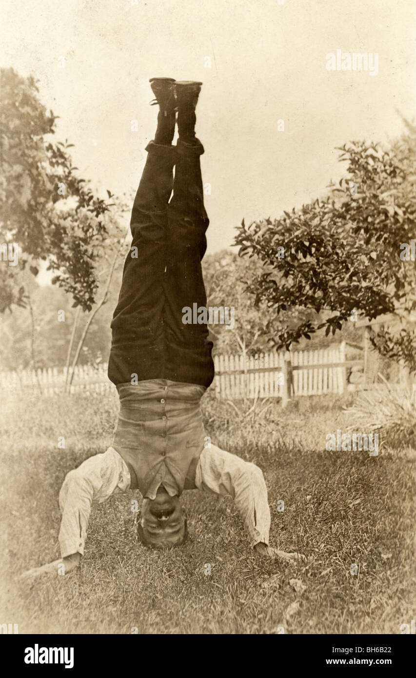 Middle aged Man Performing Handstand Banque D'Images