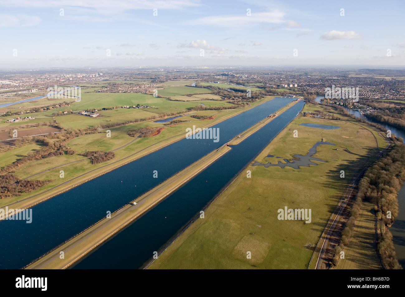 Vue aérienne de DORNEY, lacs, centre d'AVIRON POUR Eton College , QUI SERA UTILISÉ COMME UN SITE olympique en 2012. Banque D'Images