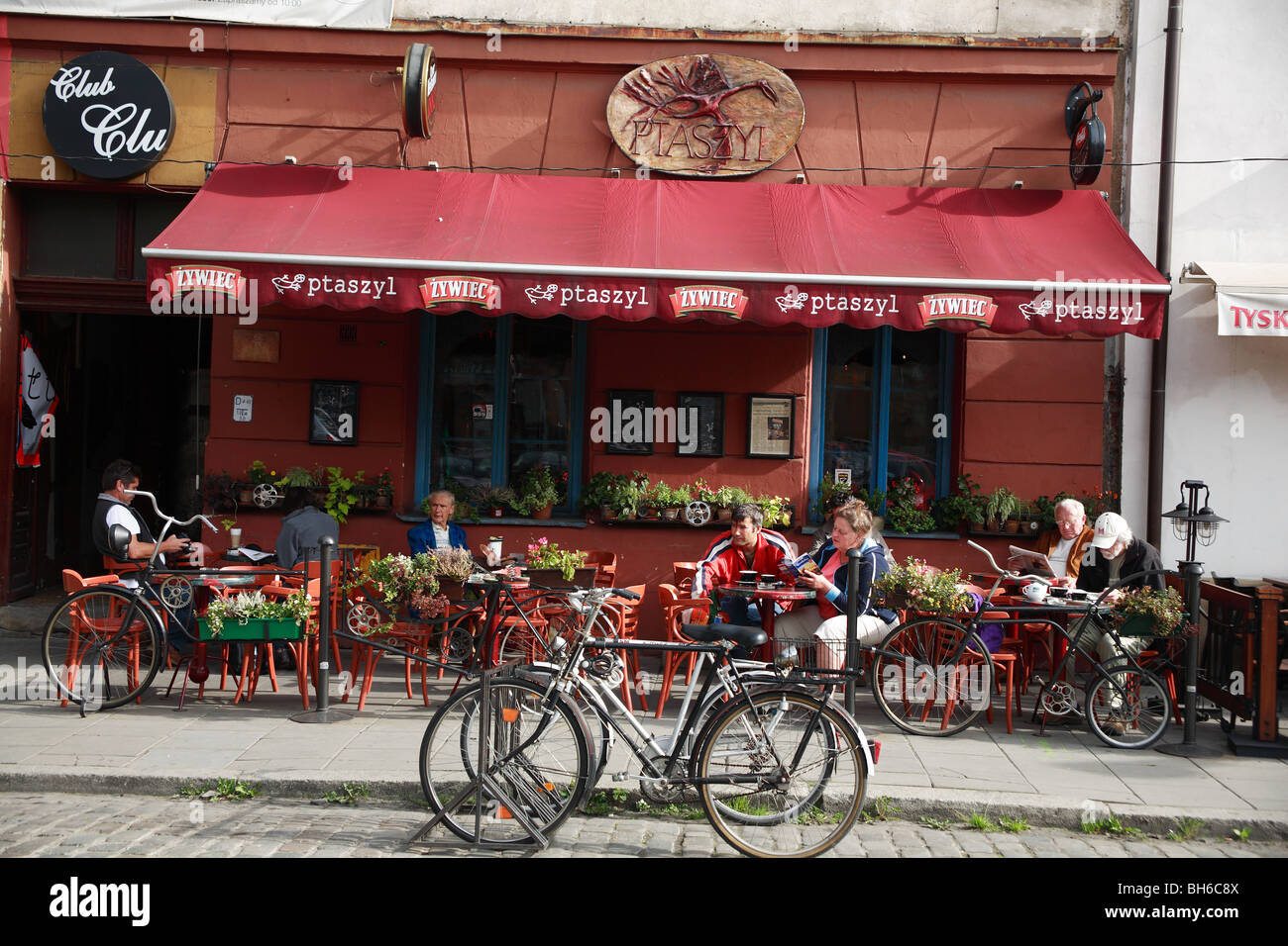 Un café dans le quartier juif (Kazimierz) district de Cracovie, Pologne Banque D'Images