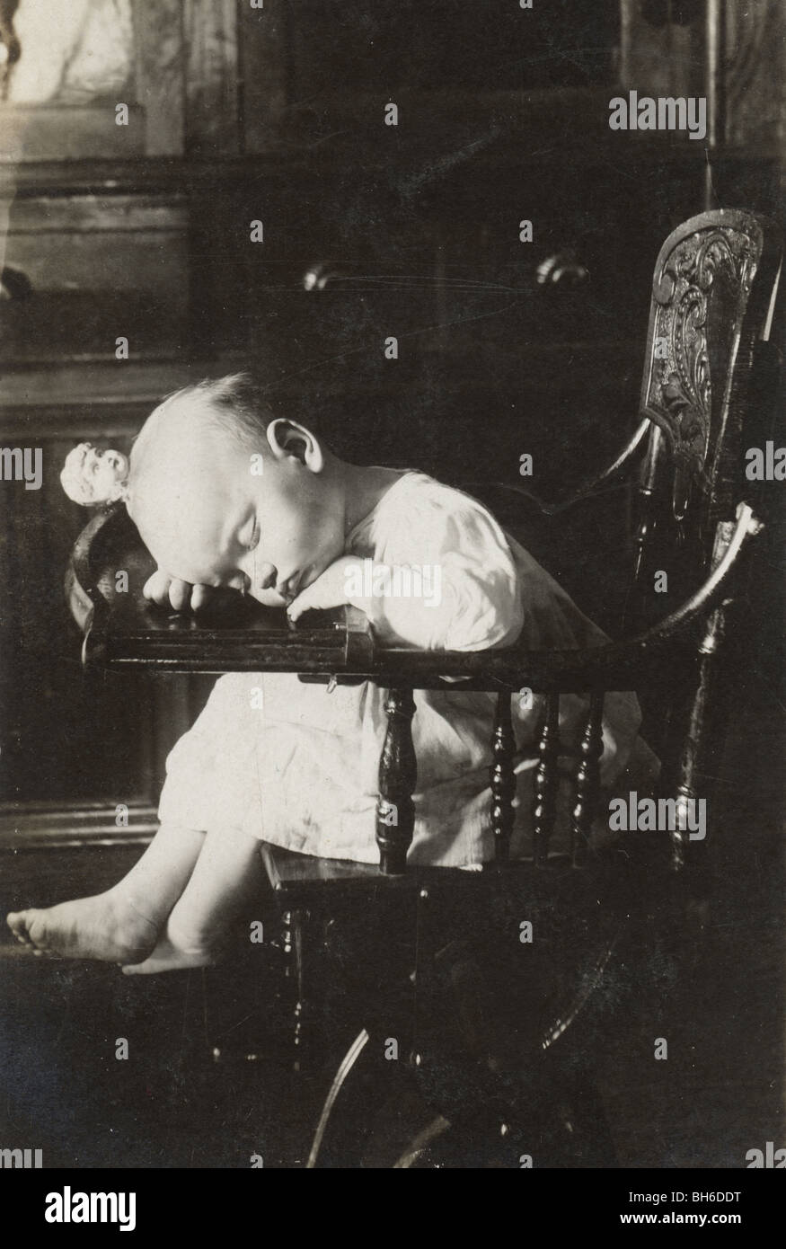 Chaise haute pour bébé sont endormis dans Banque D'Images