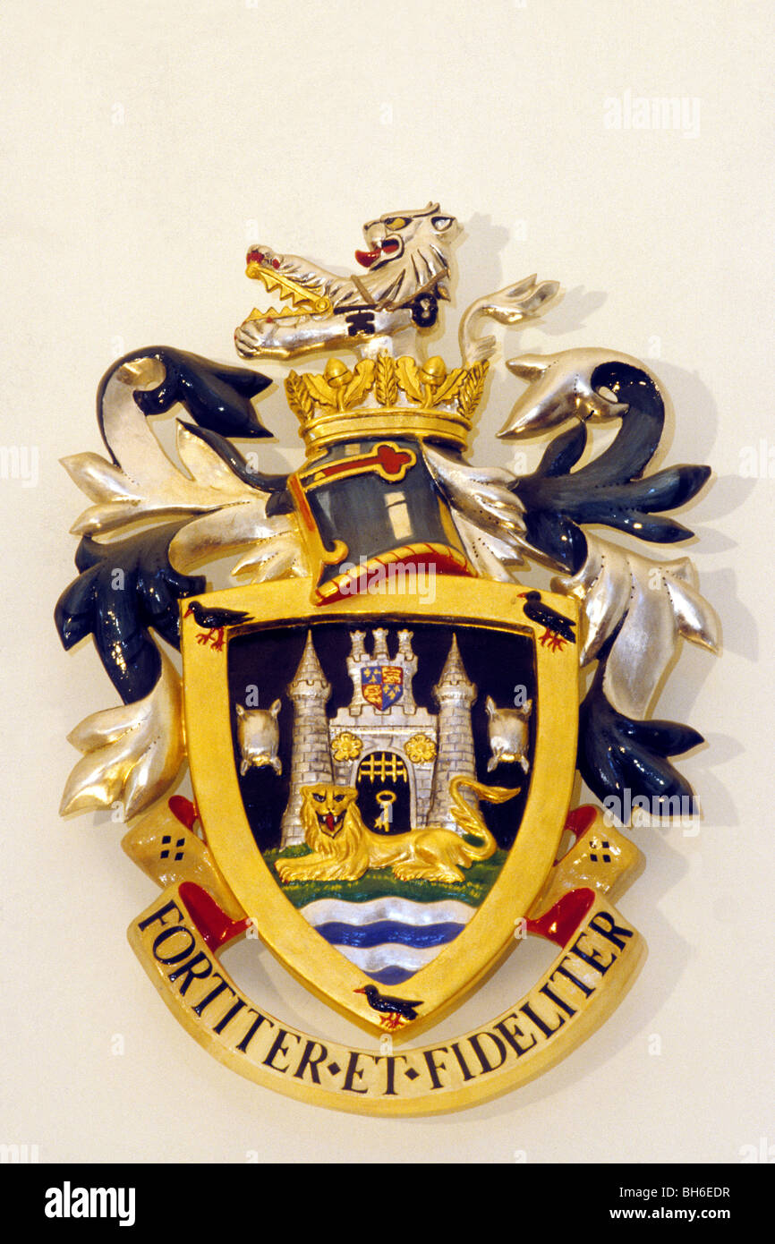 La ville de Guildford, Surrey, blason, héraldique bouclier Guildhall appareil héraldique devise inscription UK Angleterre Anglais coats Banque D'Images