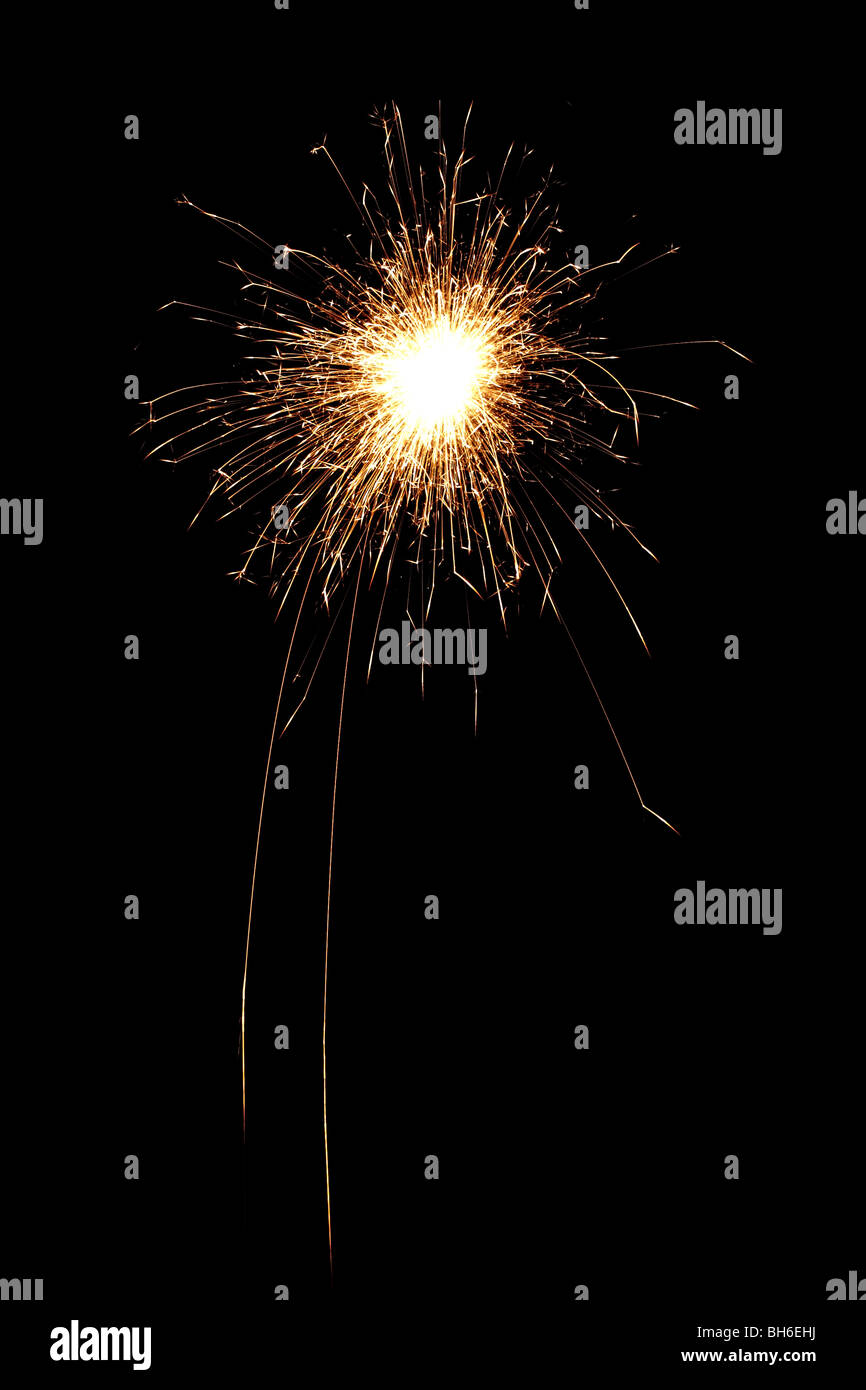 Noël spakrler combustion isolé sur fond noir Banque D'Images