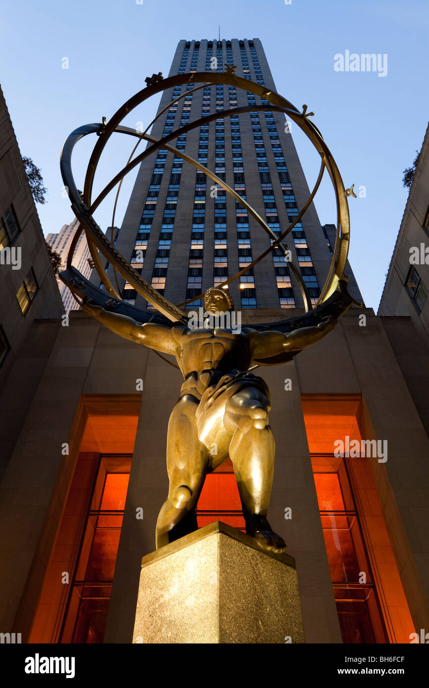 USA, New York City, Manhattan, la sculpture au-dessous du Rockefeller Center sur la 5ème Avenue Banque D'Images