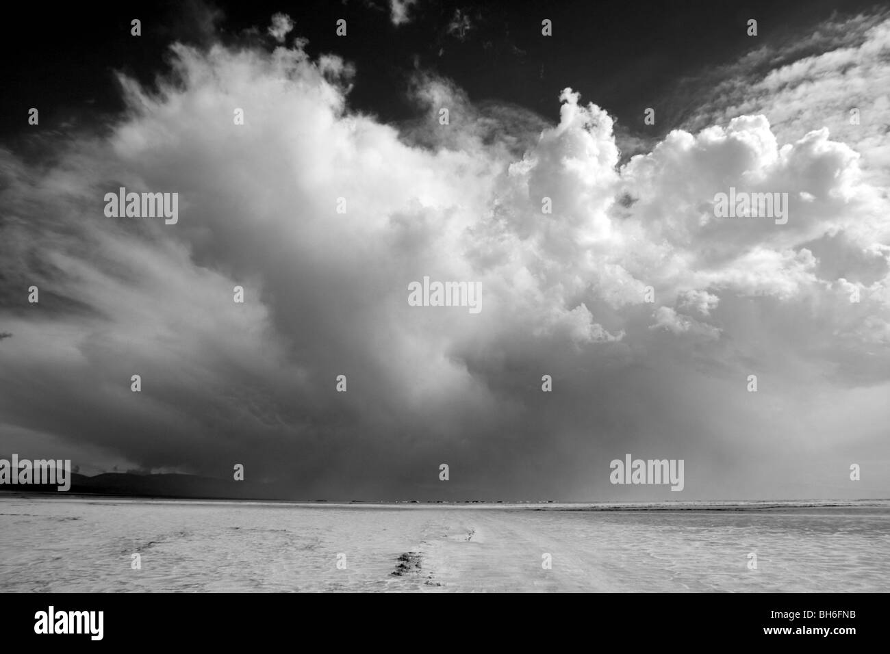 Orage, Salinas Grande, la Route 52, Province de Jujuy, Argentine Banque D'Images