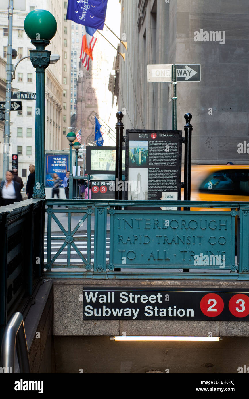 USA, New York, Manhattan, Downtown Financial District - entrée de la station de métro Wall Street Banque D'Images