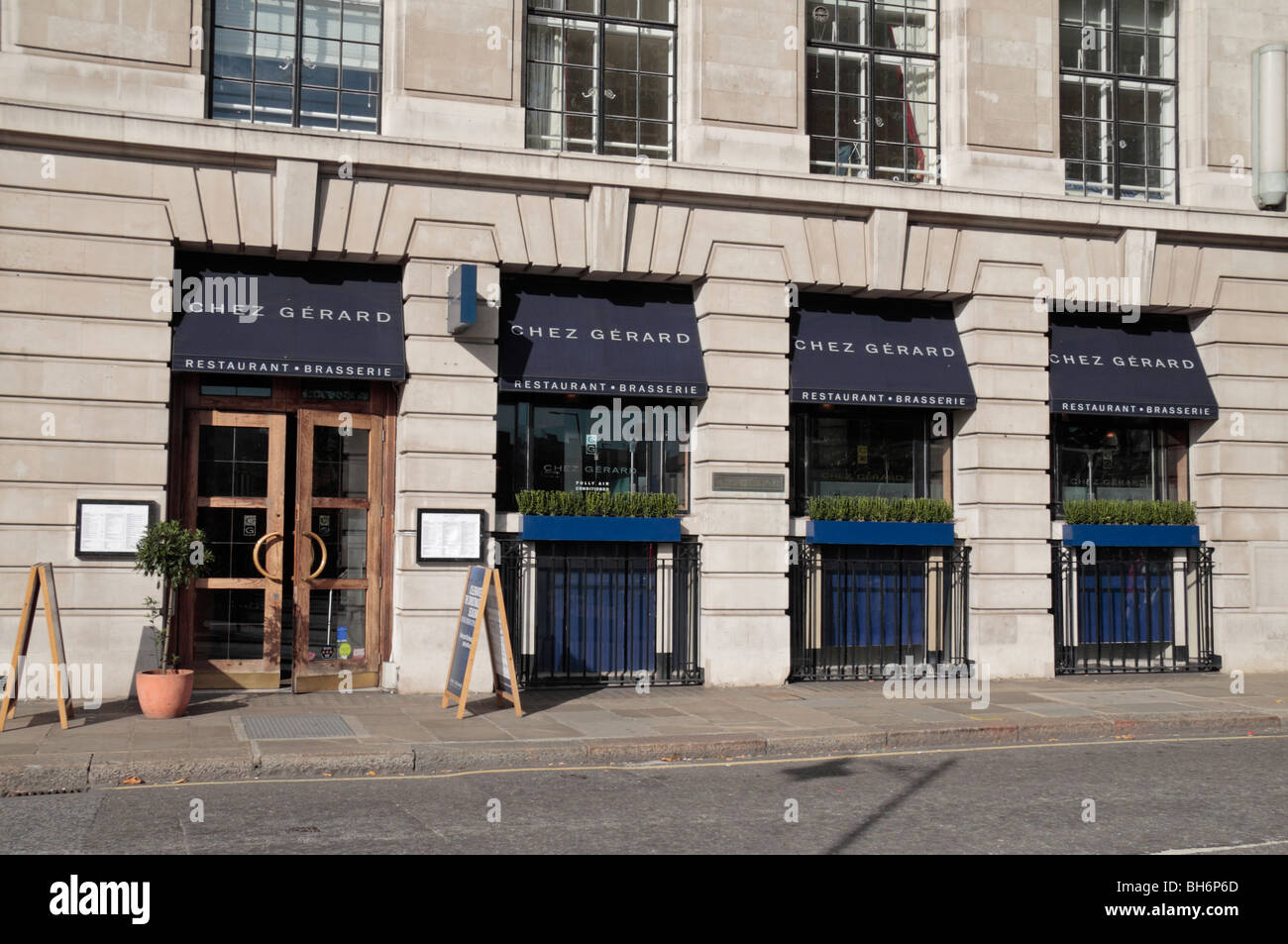Le restaurant Chez Gérard restaurant, Tower Hill, Londres, Royaume-Uni.. Banque D'Images