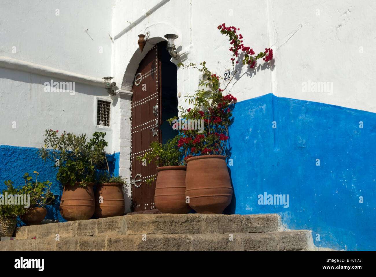 Pots en terre cuite dans la Kasbah des Oudaias, Rabat, Maroc. Banque D'Images