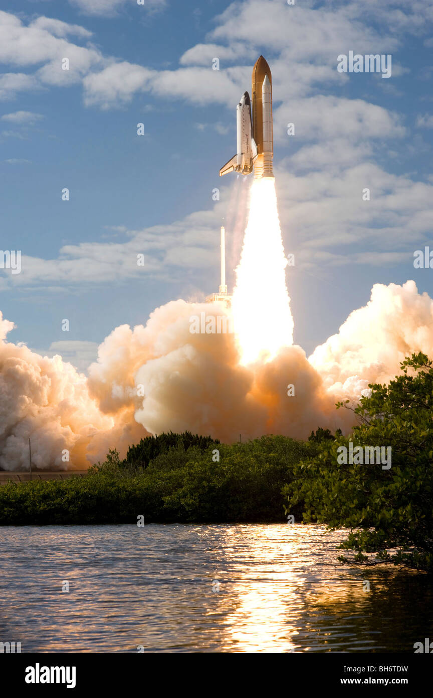 La navette spatiale Atlantis décollera à partir de sa plateforme de lancement au Centre spatial Kennedy, en Floride. Banque D'Images