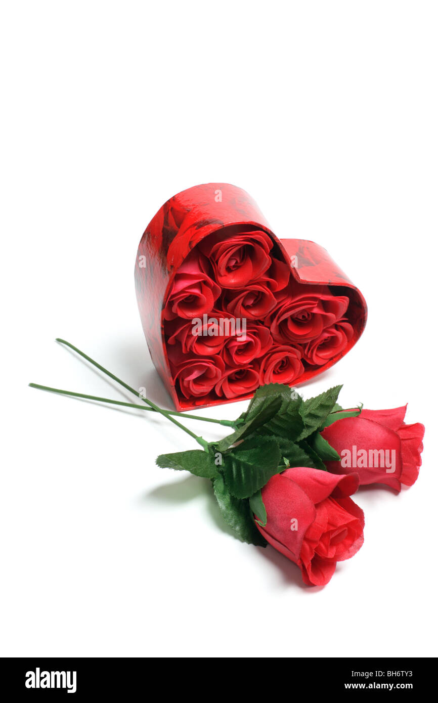 Roses rouges et boîte-cadeau Banque D'Images