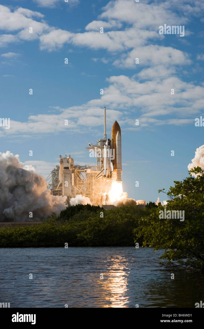 La navette spatiale Atlantis décollera à partir de sa plateforme de lancement au Centre spatial Kennedy, en Floride. Banque D'Images