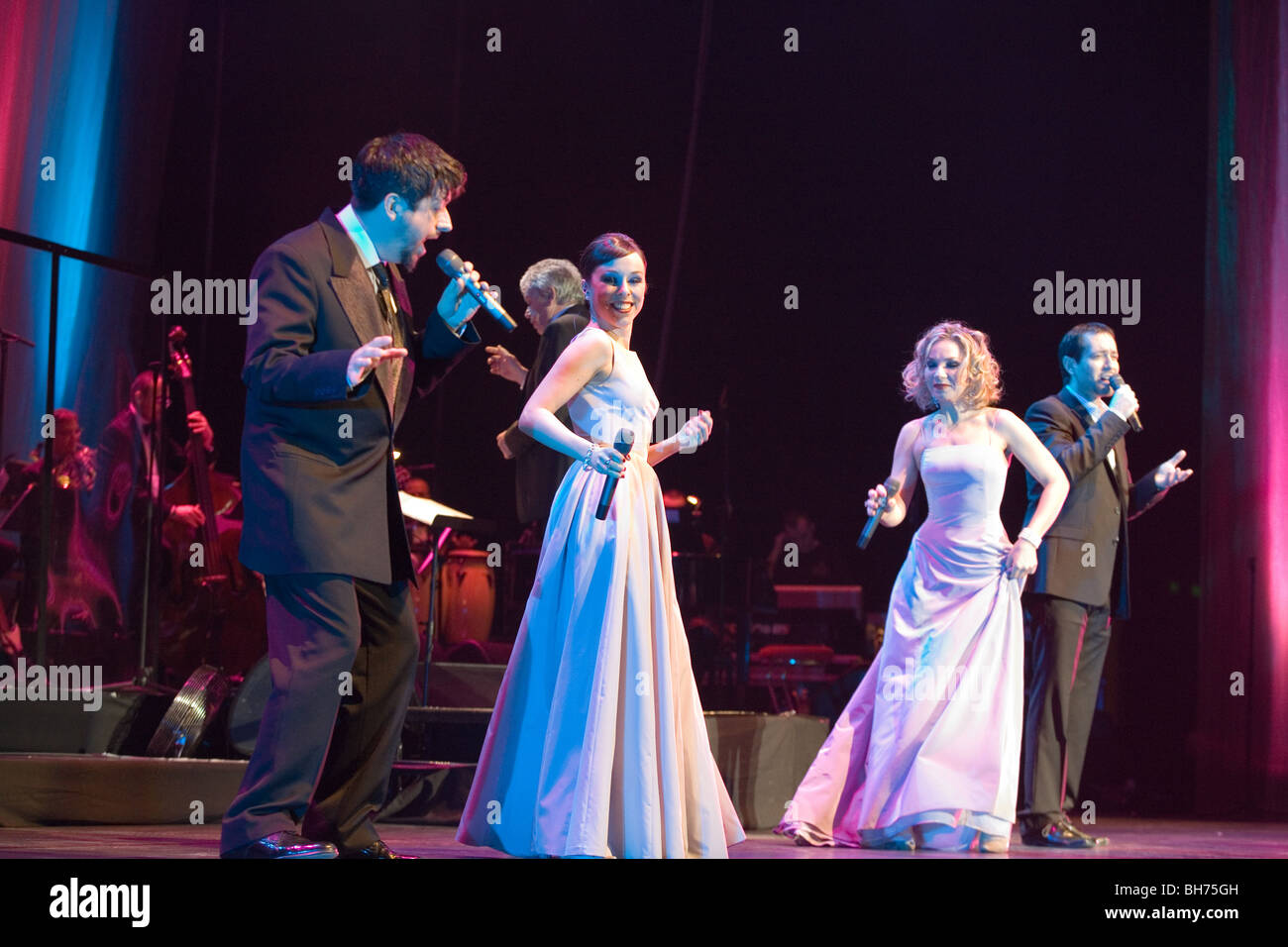 BUDAPEST - 09 janvier : Cotton Club Singers Band joue sur la scène au Sportarena Banque D'Images