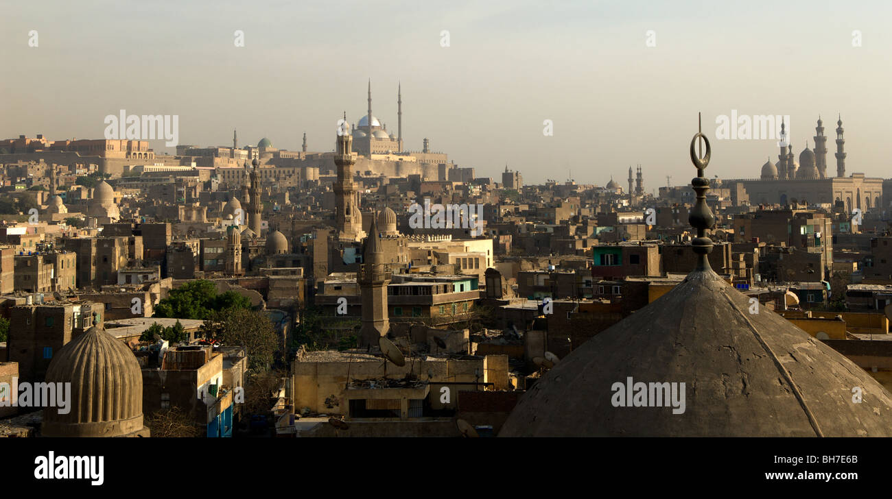 La mosquée El Azhar (le plus blooming), qui offre certaines des meilleures vues sur le vieux Caire de son minaret. Banque D'Images