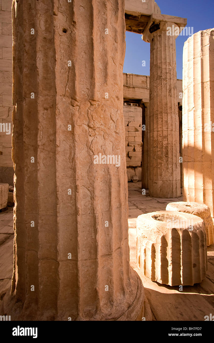 Colonnes de marbre ancien à l'Acropole, Athènes, Grèce. Banque D'Images