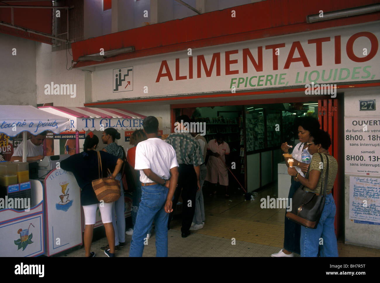 Vendeur de glaces, épicerie, supermarché, Fort-de-France, Martinique,  French West Indies, France Photo Stock - Alamy