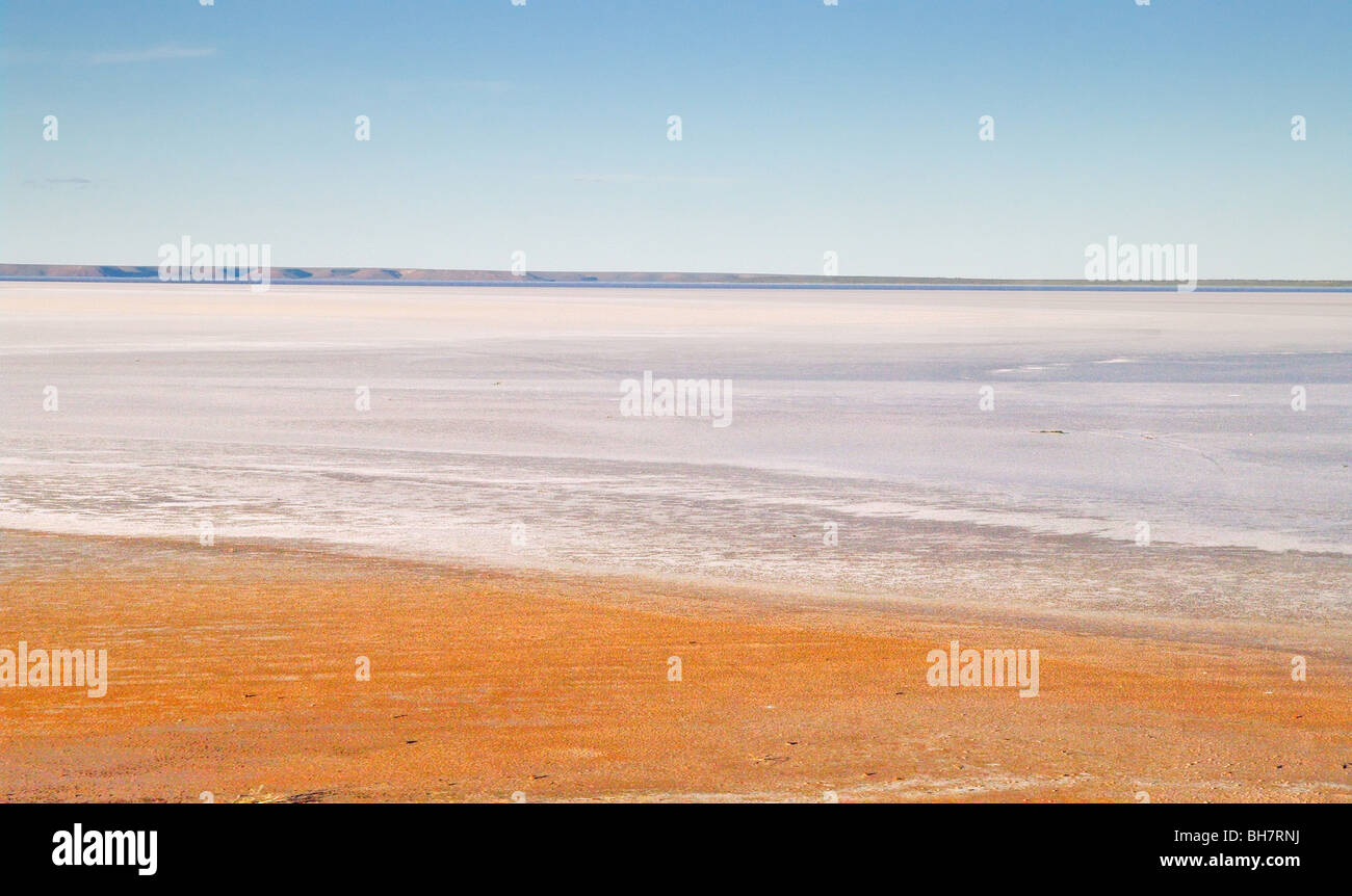 Image d'un grand lac salé dans l'outback australien Banque D'Images