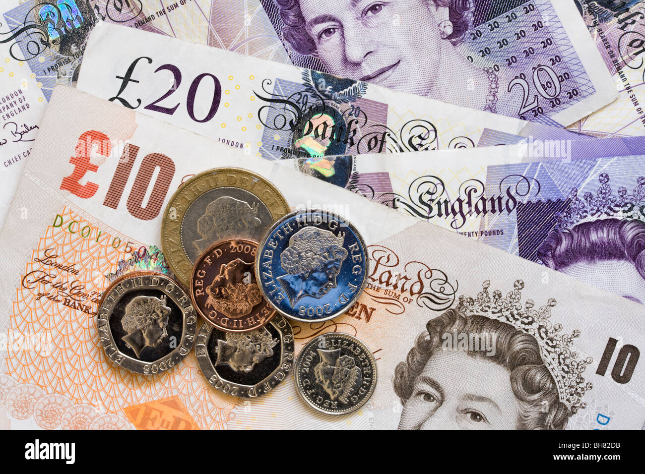 Argent £10 et £20 vieux papier des billets et pièces en euros. England UK en Grande-Bretagne. Banque D'Images