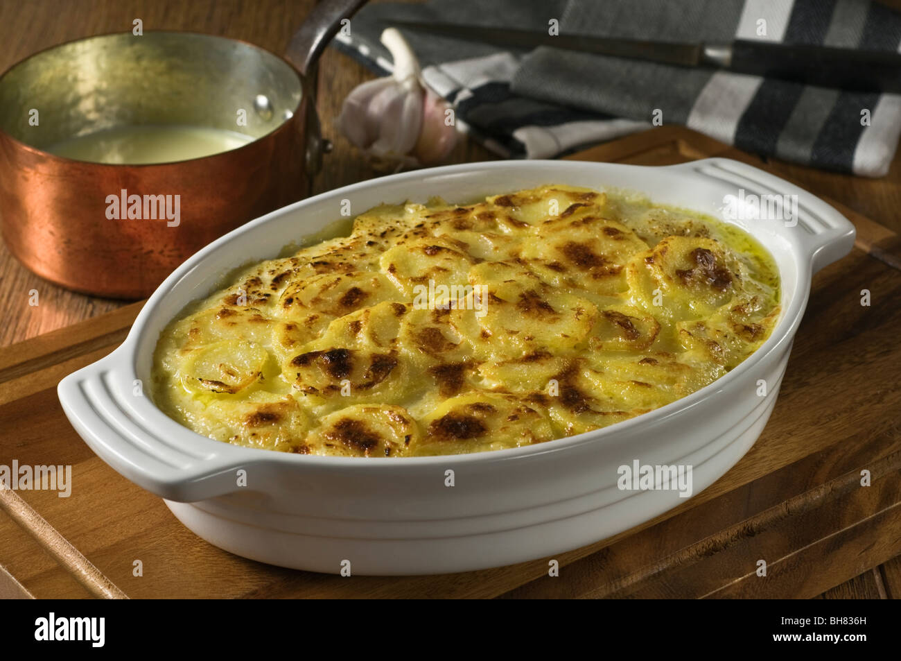Gratin dauphinois gratin de pommes de terre dauphinoise Photo Stock - Alamy