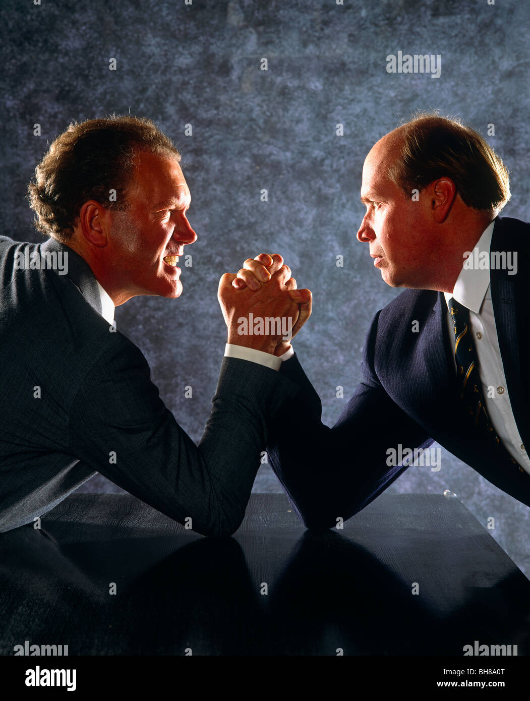 Deux hommes en costume Banque de photographies et d’images à haute ...