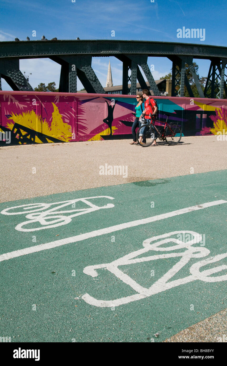 UK. Voies cyclables dans Primrose Hill, près de Camden Lock à Londres, Royaume-Uni Banque D'Images