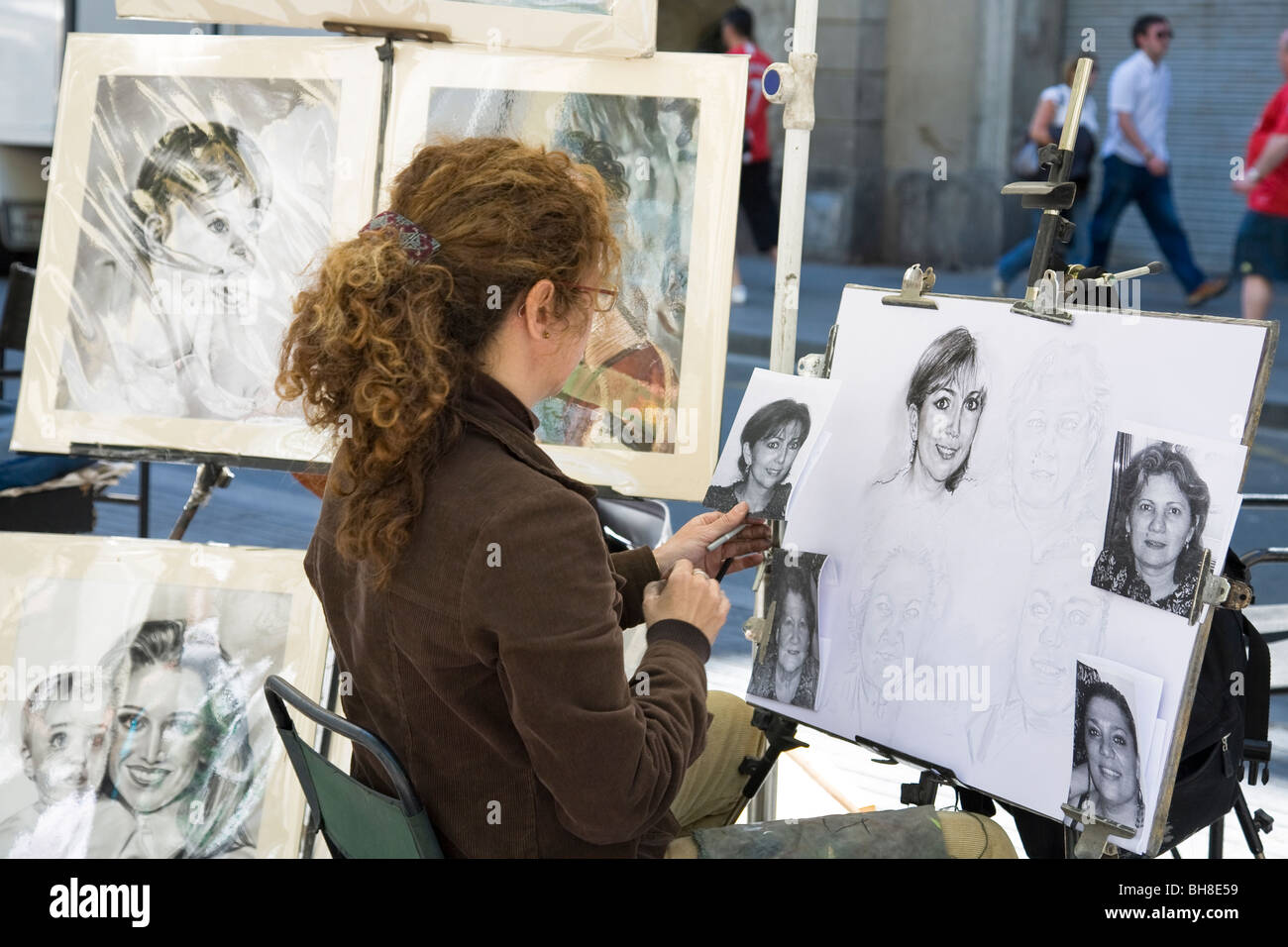 L'artiste espagnol des portraits à partir d'une photographie au crayon, la ville de Barcelone, Barcelone Banque D'Images
