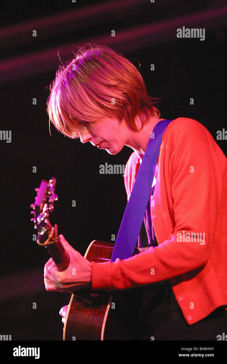 Beth Orton effectuant à l'Eden Project dans le cadre de l'Eden Sessions 2002 Banque D'Images