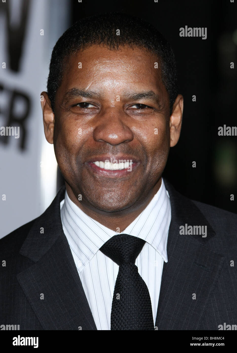 DENZEL WASHINGTON LE LIVRE D'ELI LOS ANGELES PREMIERE HOLLYWOOD Los Angeles CA USA 11 janvier 2010 Banque D'Images