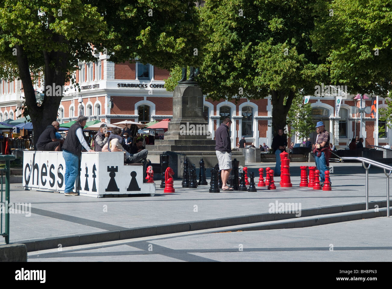 Jeu d'échecs dans la rue, place de la cathédrale Christchurch, Nouvelle-Zélande Banque D'Images