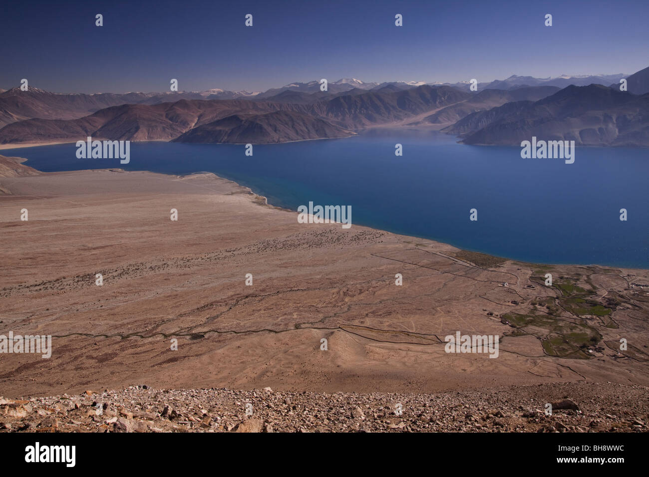 Lac Pangong, à partir de la colline derrière Spangmik Banque D'Images