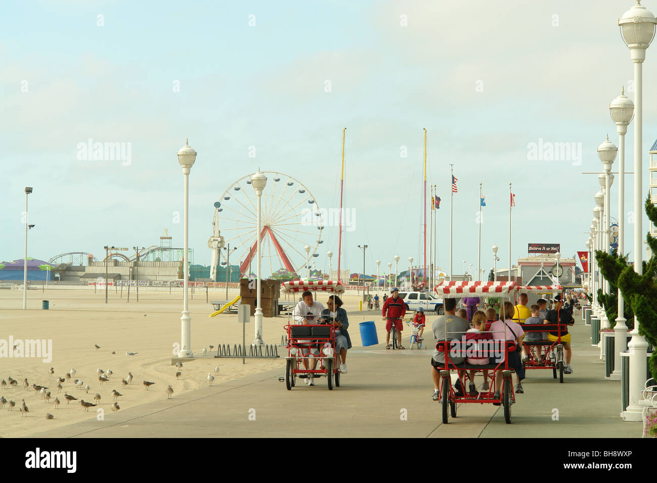 AJD64102, Ocean City, MD, Maryland, promenade, vélo surrey Banque D'Images