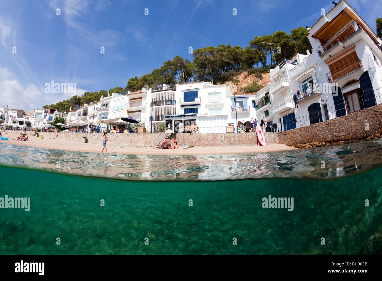 Plage de Tamariu, Tamariu, Costa Brava, Espagne, Mer Méditerranée Banque D'Images