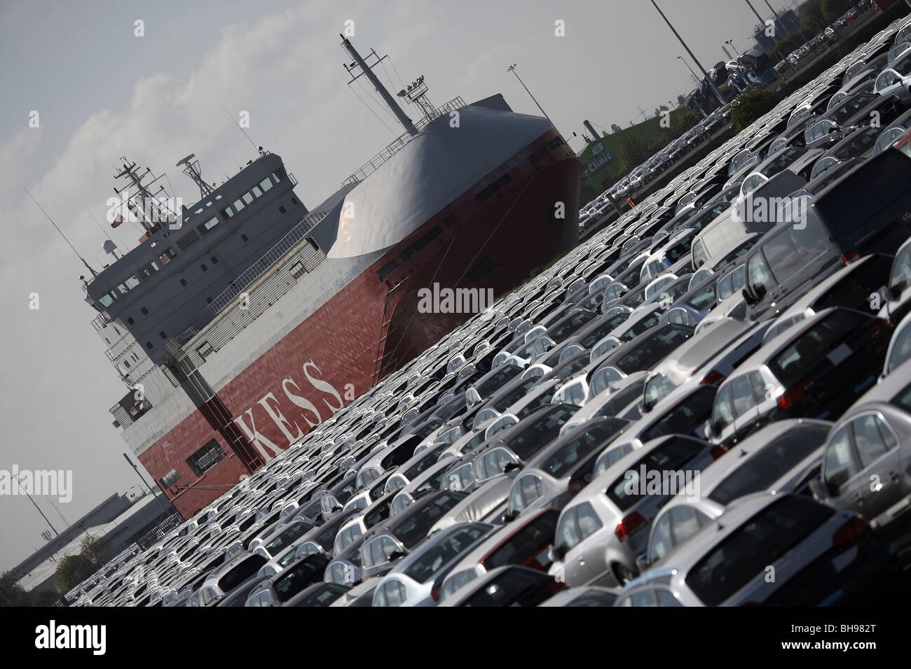 Tours cargo depuis des centaines d'importation de voitures à Grimsby Docks, Lincolnshire, Royaume-Uni Banque D'Images