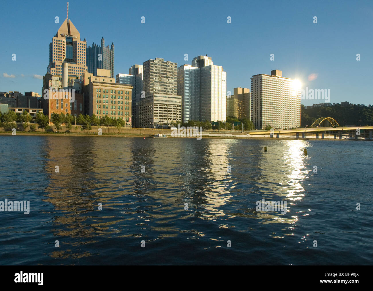 Pittsburgh, Pennsylvanie skyline et Allegheny River Banque D'Images