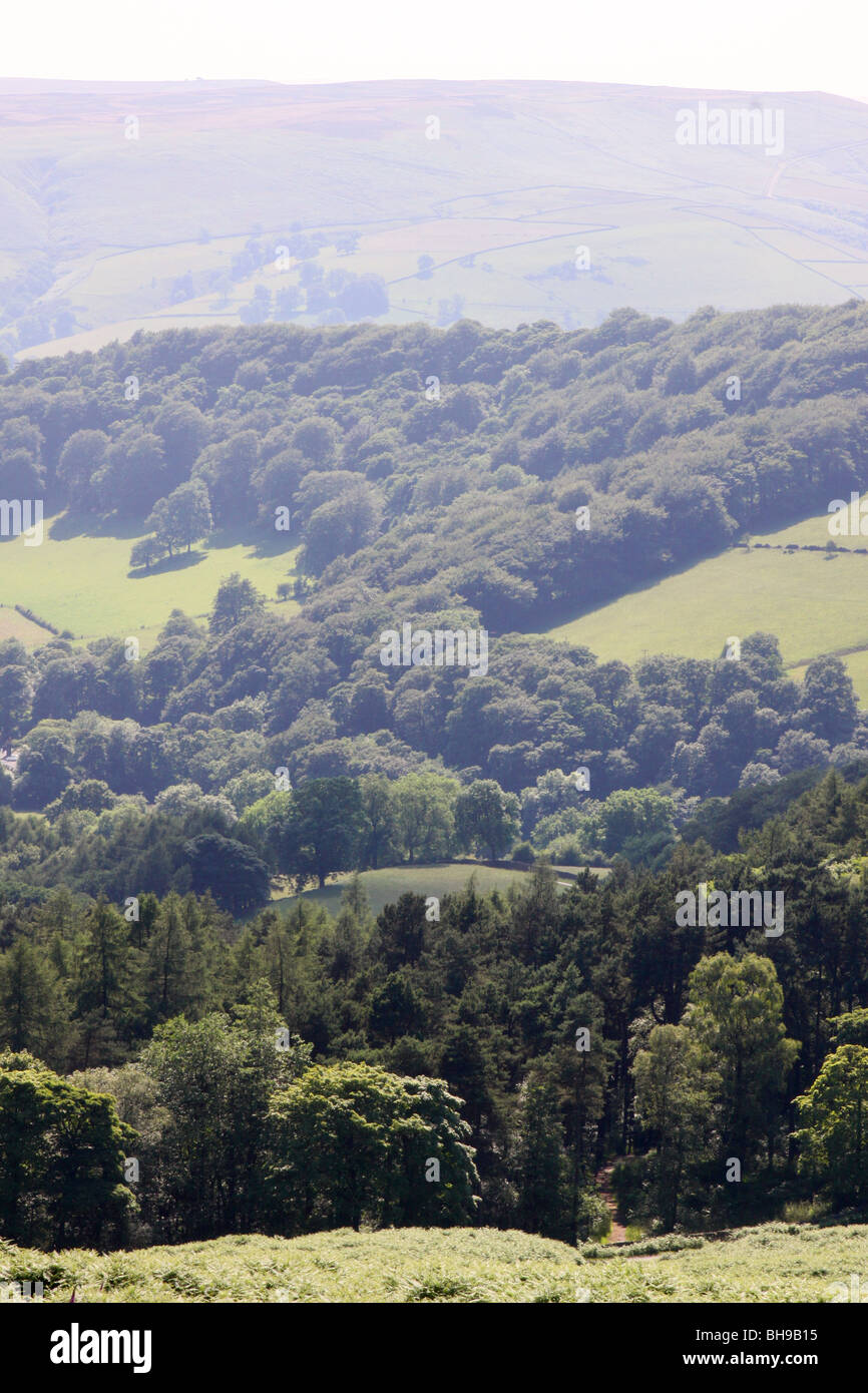 Vue de Stanage Edge dans le Derbyshire Peak District, au Royaume-Uni. Banque D'Images