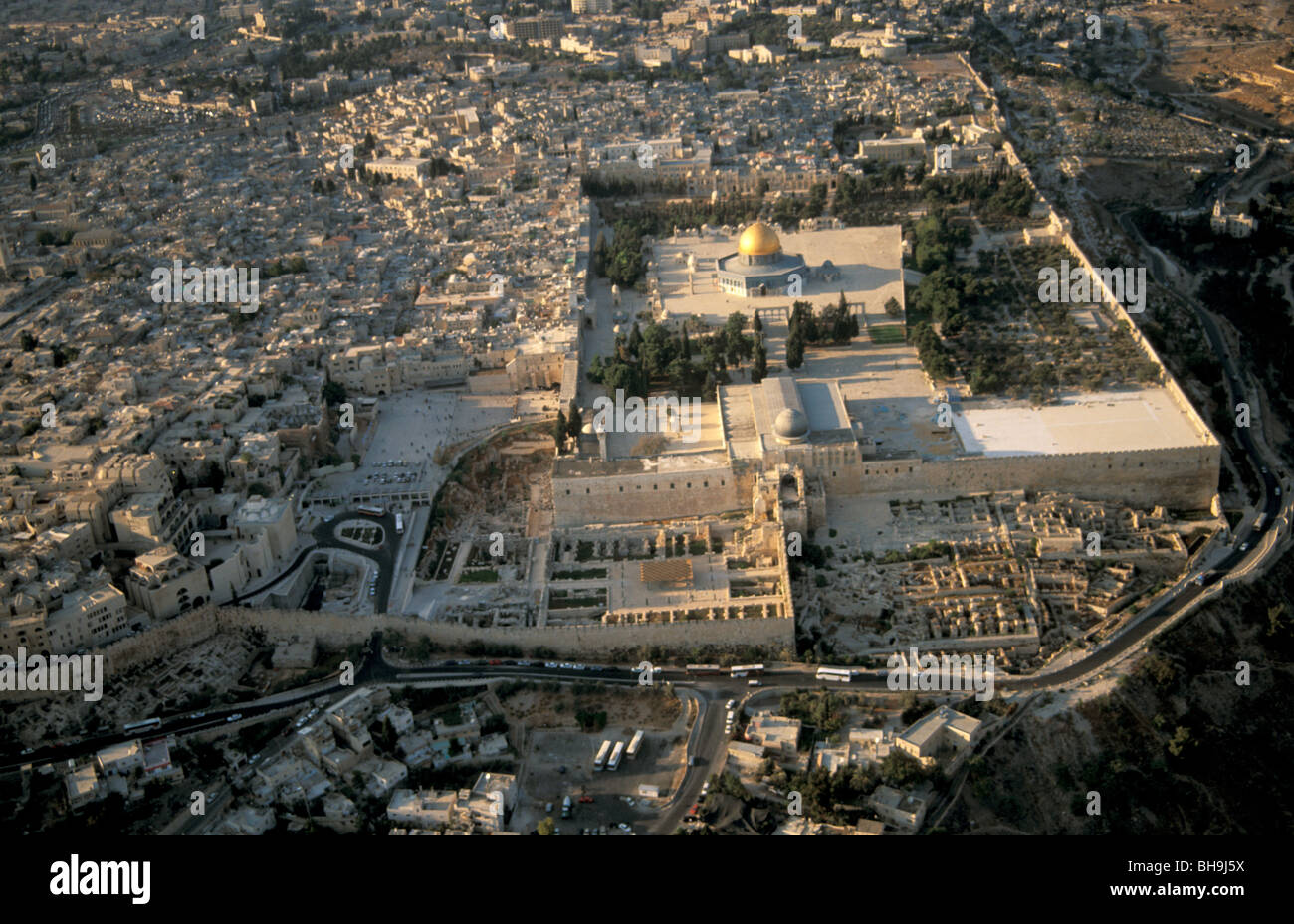 Israël, une vue aérienne de la vieille ville de Jérusalem et le Parc Archéologique de Jérusalem Banque D'Images