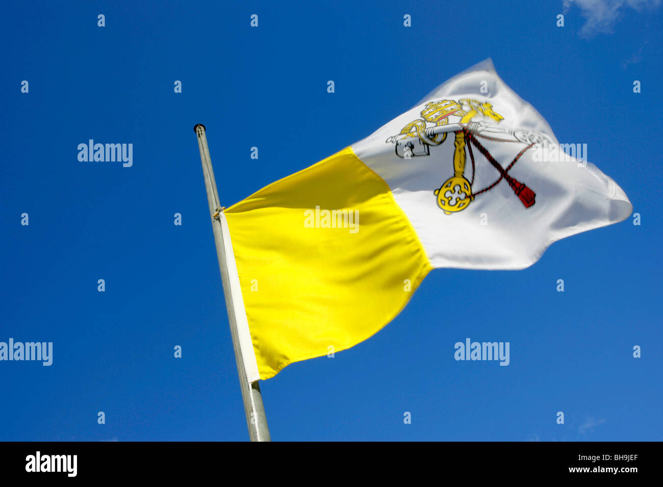 Drapeau, Vatican,berne,palan palan,demi,décès du pape,respect,marque de respect,deuil, Banque D'Images