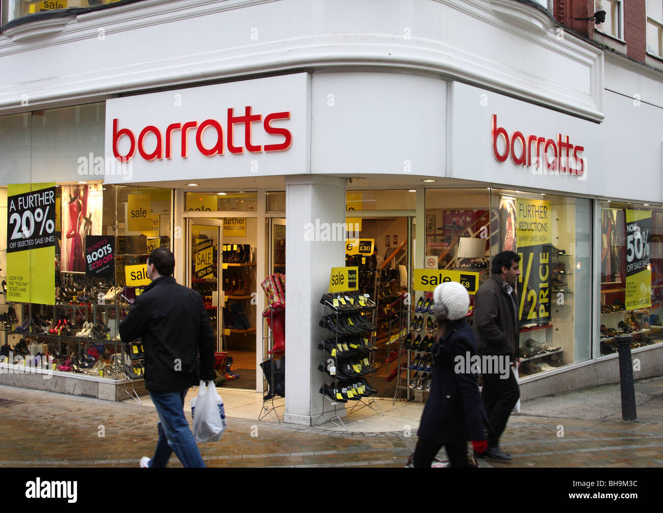 Barratts un point de vente au détail à Leeds, Angleterre, Royaume-Uni Banque D'Images