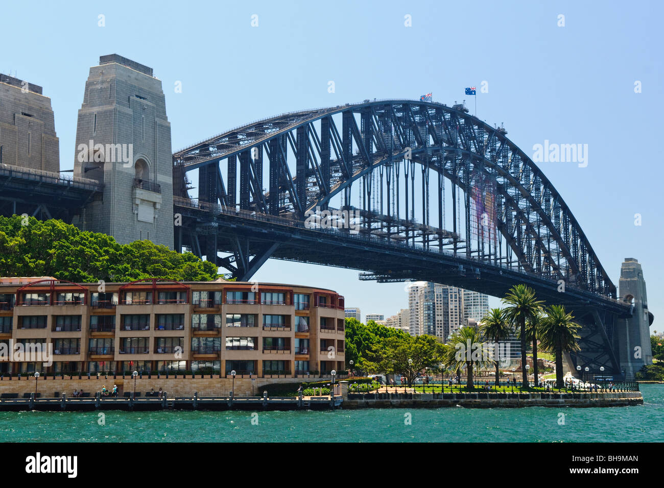 SYDNEY, Australie - SYDNEY, AUSTRALIE - Sydney Harbour Bridge surplombant Campbells Cove Banque D'Images