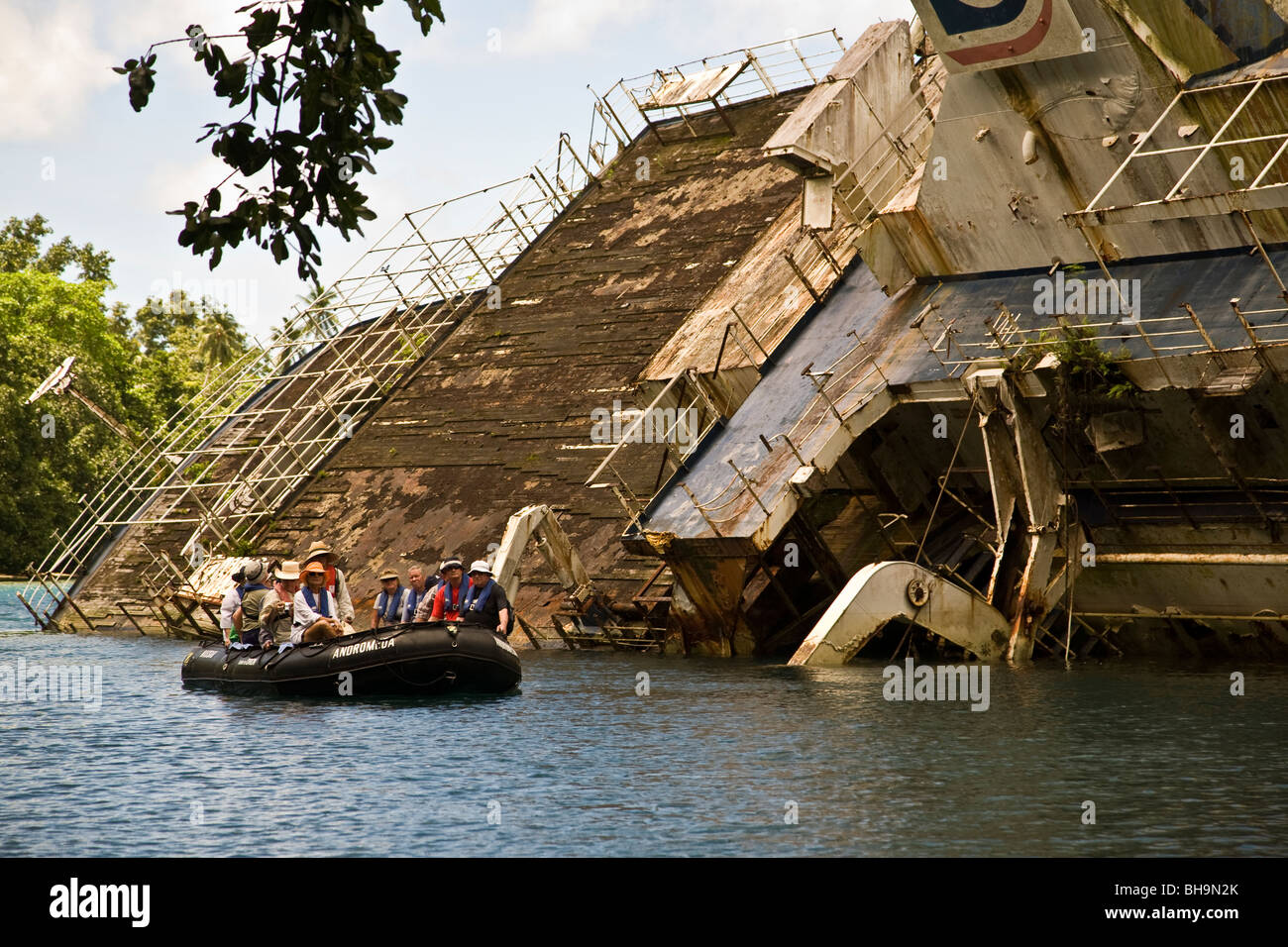 Découvreur du monde navire d'expédition est une hantise de repère à Nggela Roderick Bay Îles Salomon Banque D'Images