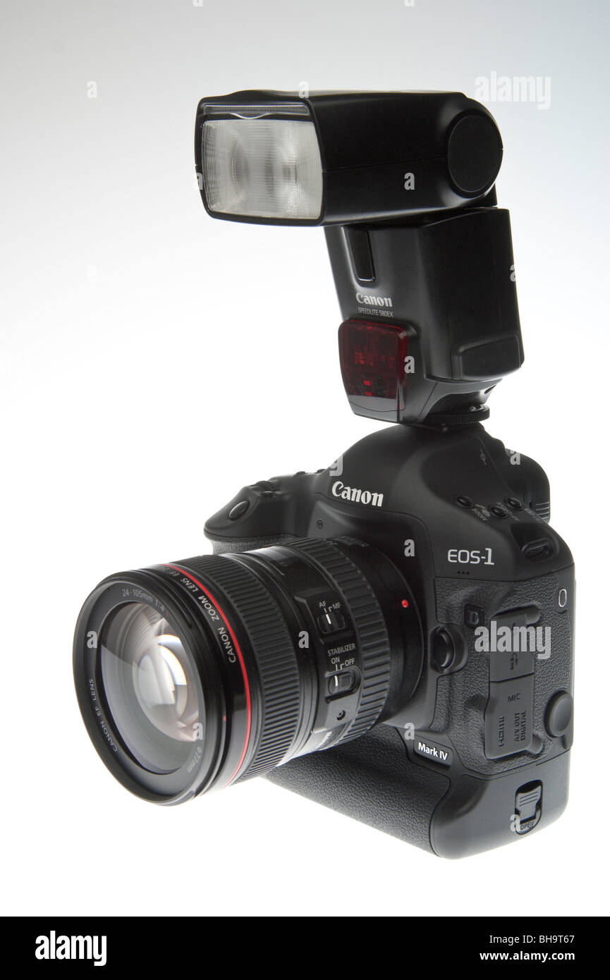 Canon EOS 1D appareil photo reflex numérique professionnel MkIV 2010 avec  objectif zoom et le flash Speedlite flashgun Photo Stock - Alamy