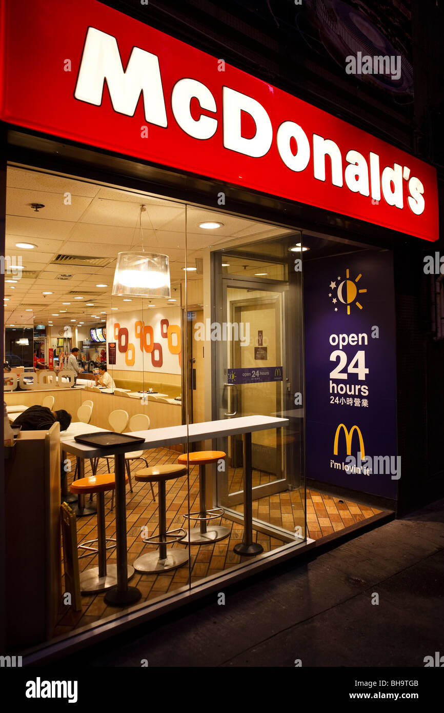 Mcdonalds 24 hour restaurant sign Banque de photographies et d’images à