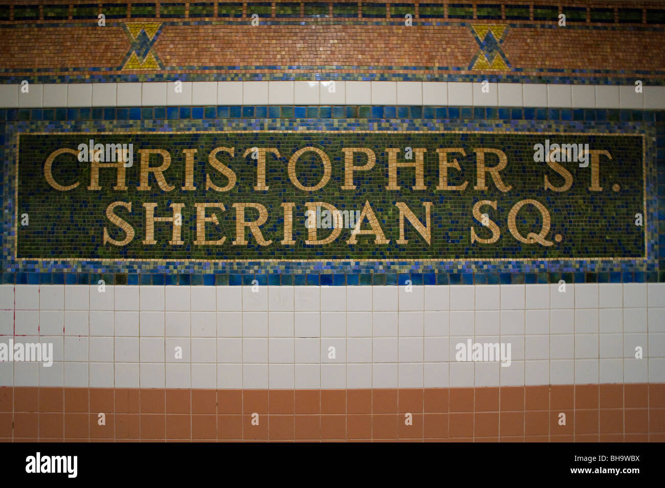 Subway sign pour Christopher Street et Sheridan Square à Greenwich Village Banque D'Images