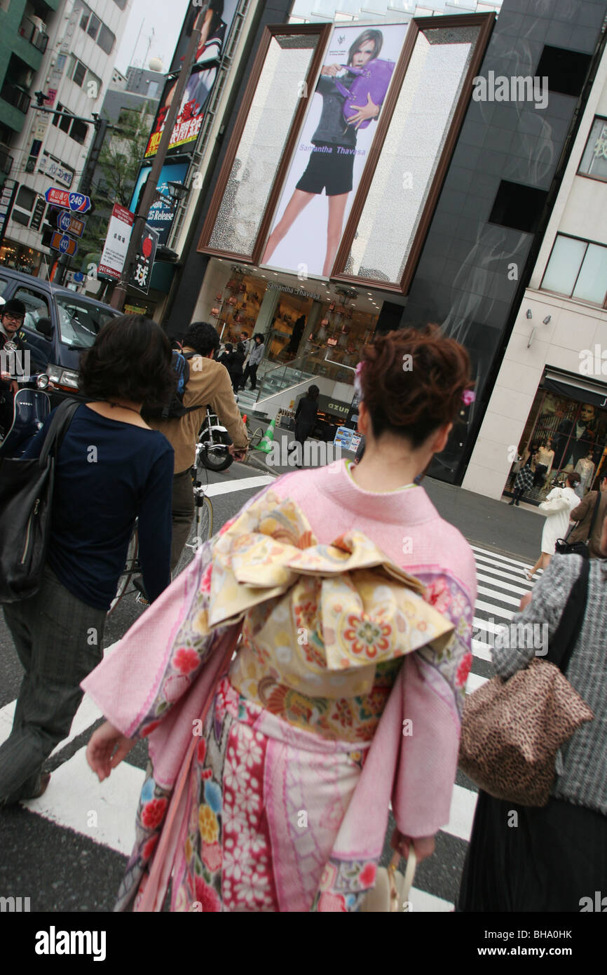 La publicité et la promotion de produits par des célébrités de l'Ouest, à Tokyo, Japon. Banque D'Images