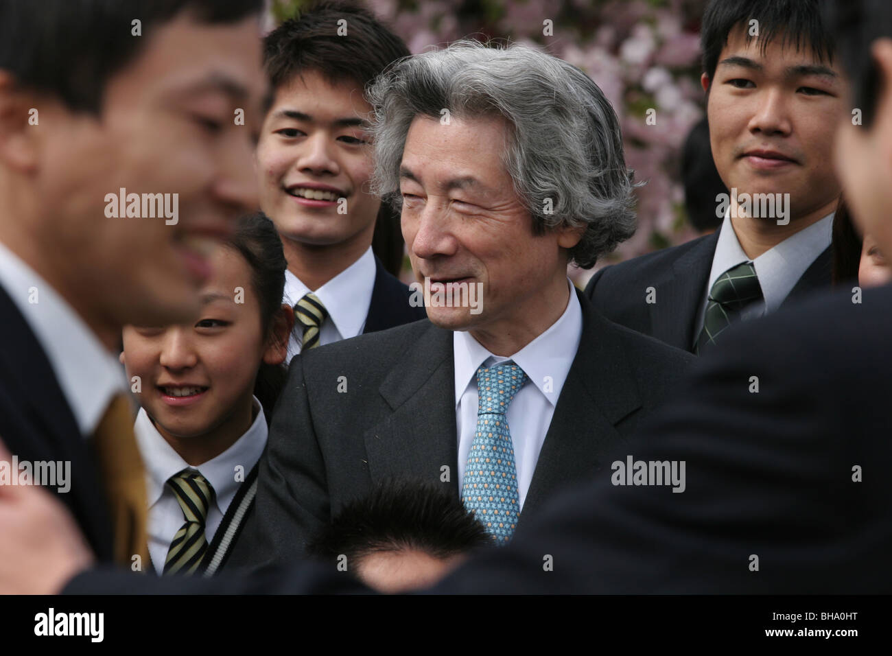 L'ancien Premier ministre japonais Junichiro Koizumi à sa 'sakura' Hanami (cerisiers en fleurs affichage fleurs garden party, Tokyo Japon. Banque D'Images