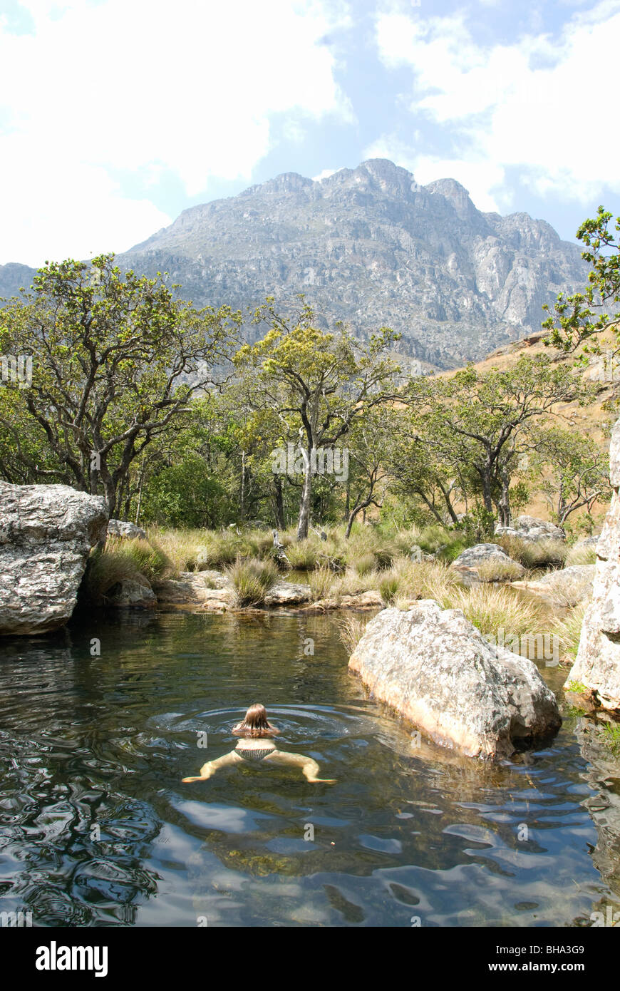 Les randonneurs appréciez les plus nature sauvage en Afrique du Sud au Zimbabwe's Montagnes Chimanimani. Banque D'Images