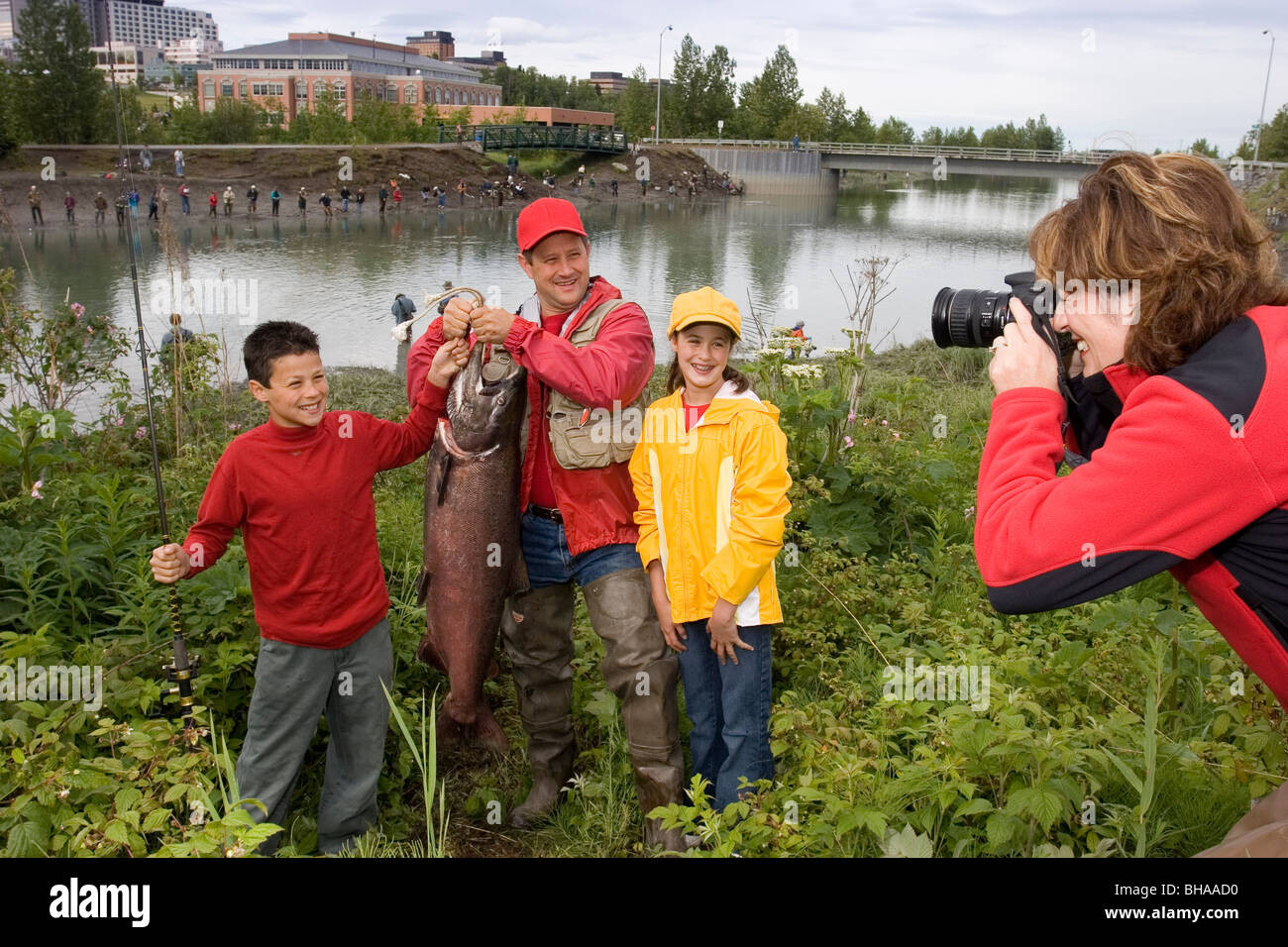 Famille pose pour Photo w/Pris King AK SC/nShip Crk Anchorage Summer Slam'nSalmon Derby Banque D'Images