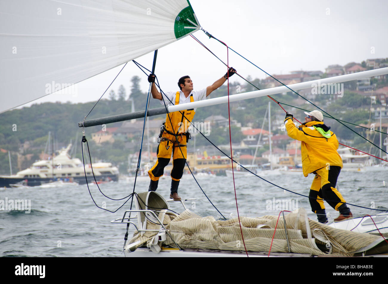Rolex Sydney to Hobart Yacht Race Sydney Australia // SYDNEY, Australia — début de la Rolex Sydney to Harbour Yacht Race 2009 dans le port de Sydney Banque D'Images