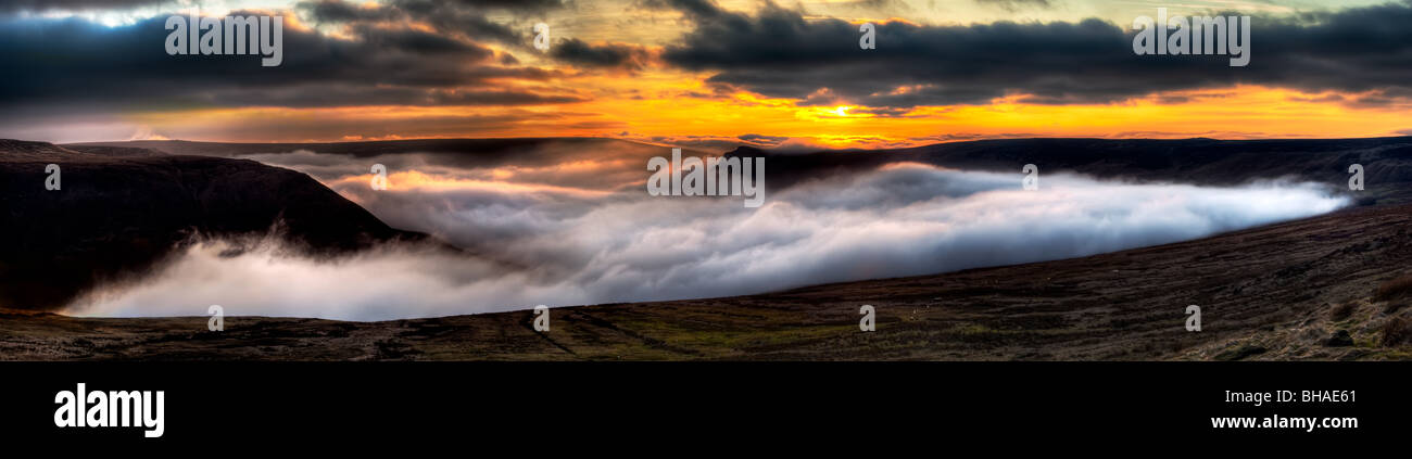 Panorama - Coucher de soleil sur Bellevue, sur la frontière du Yorkshire/Lancashire dans les Pennines Banque D'Images