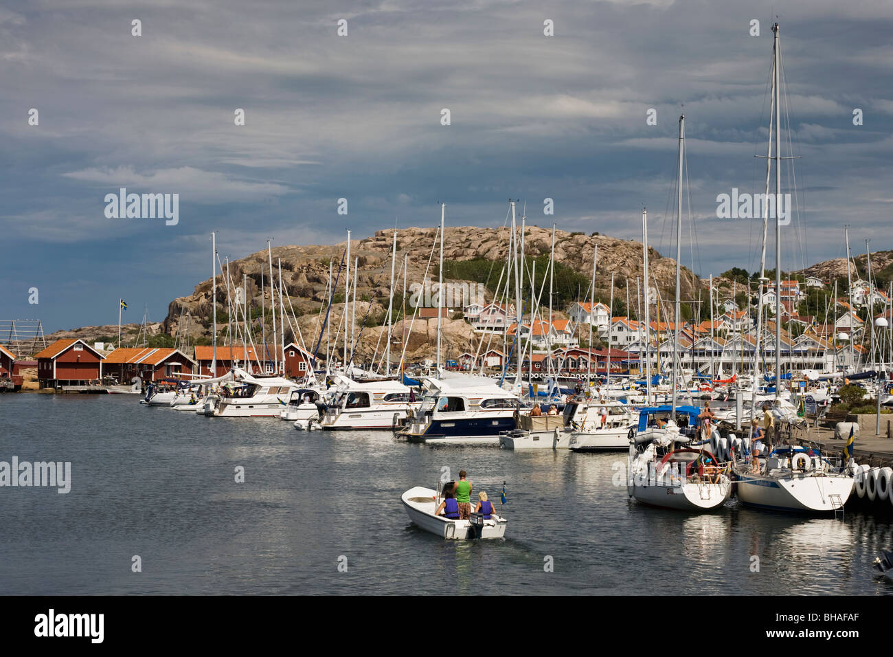 Marina avec de nombreux bateaux dans Hova la côte occidentale de la Suède Banque D'Images