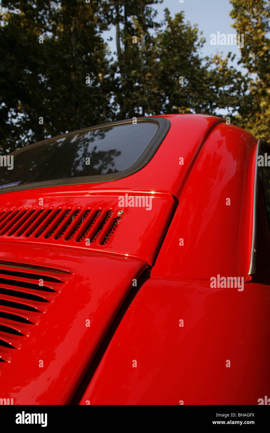 Rouge vif fiat 500 Banque de photographies et d’images à haute ...